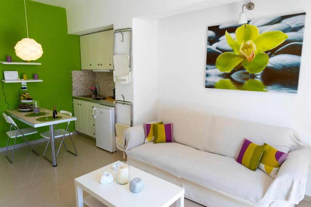 Uno Beachfront Suite Livadia  Exterior photo